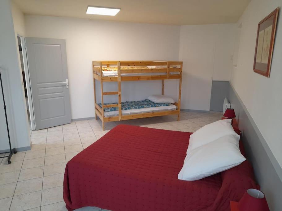 Appartement Au Bord Du Canal Montbard Buitenkant foto