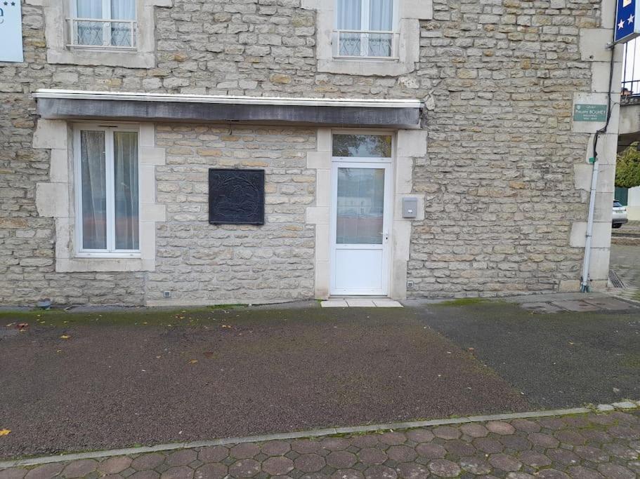 Appartement Au Bord Du Canal Montbard Buitenkant foto