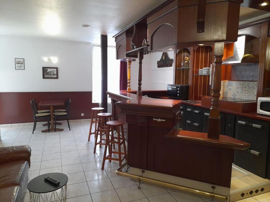 Appartement Au Bord Du Canal Montbard Buitenkant foto
